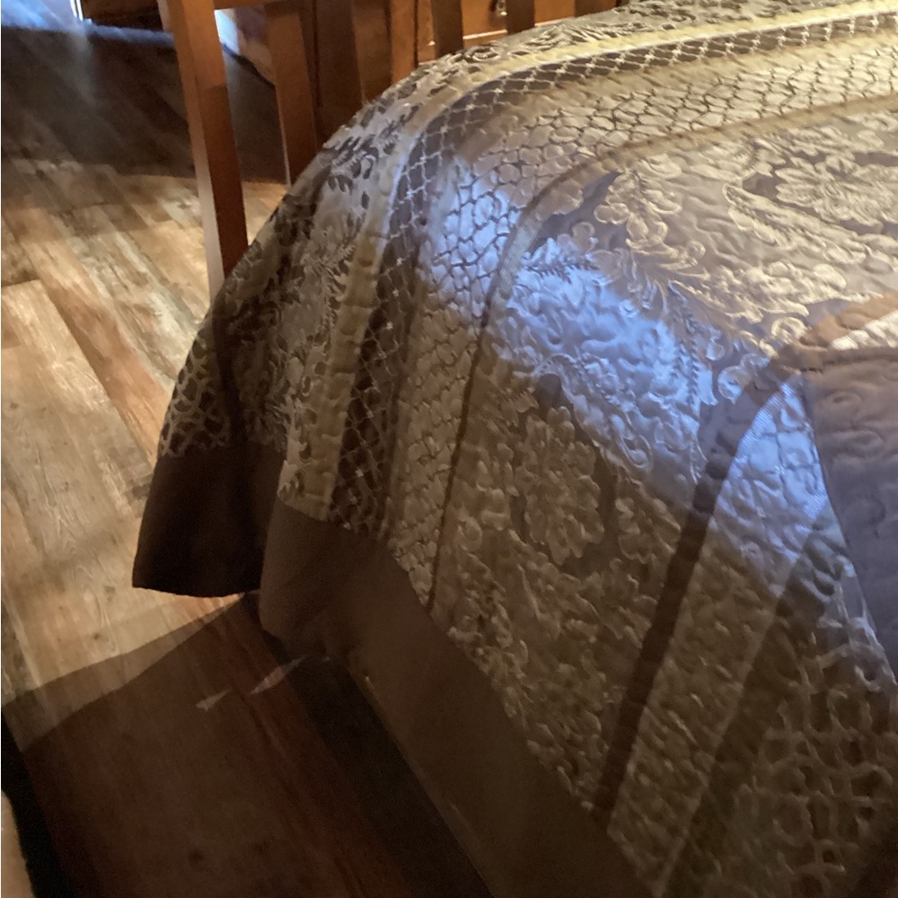 Luxurious Brown and Cream Quilt
